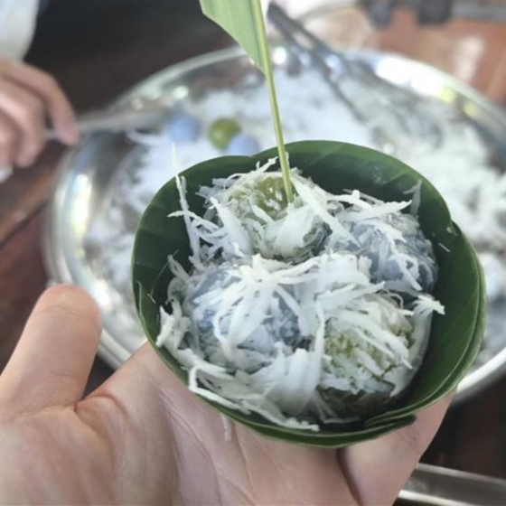 タイの伝統菓子_カノムトム作り